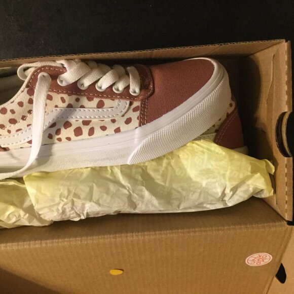 NWT in box girls Vans size 12 pink and white great for back to school - Picture 3 of 5